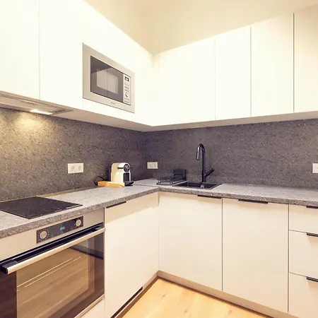 Leonart Living 11 Apartament *